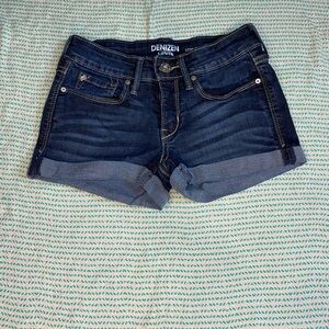 Levi low rise shortie short